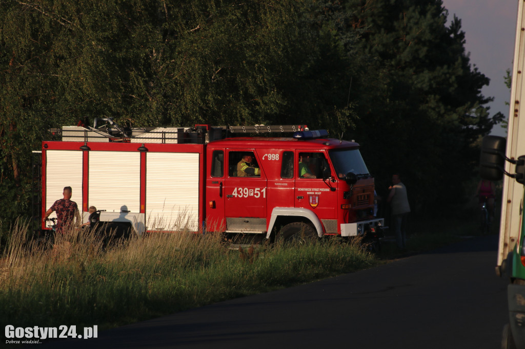 Pożar na polu pomiędzy Strumianami a Borkiem Wlkp.