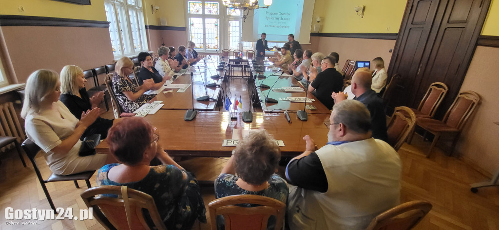 Po dwóch latach reaktywowano Program Grantów Społecznych