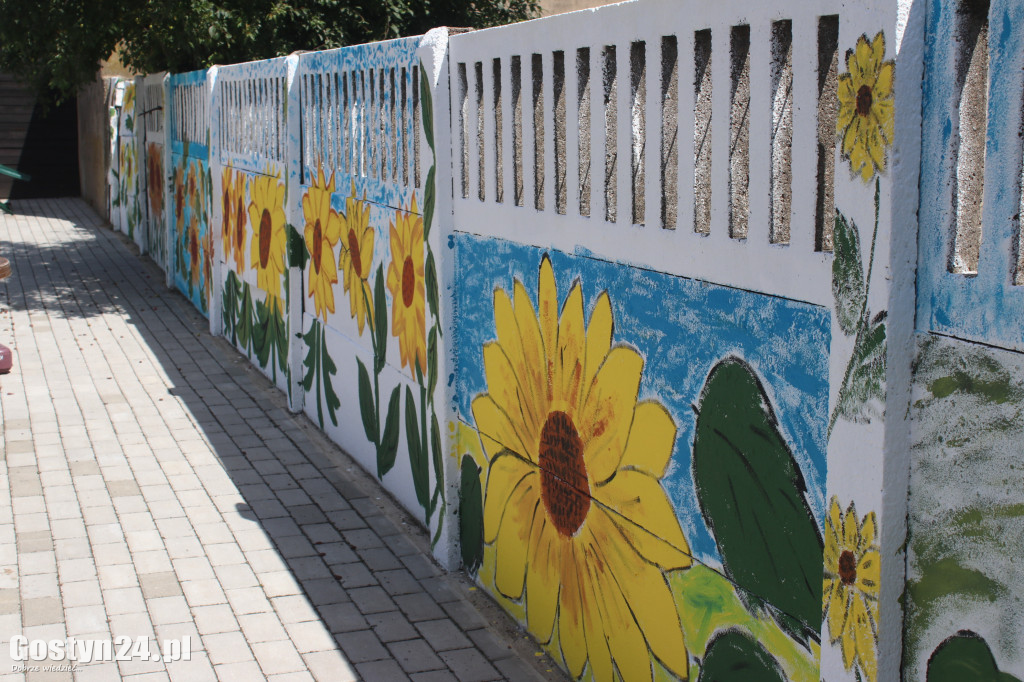 Mural malowany życzliwością w Chumiętkach