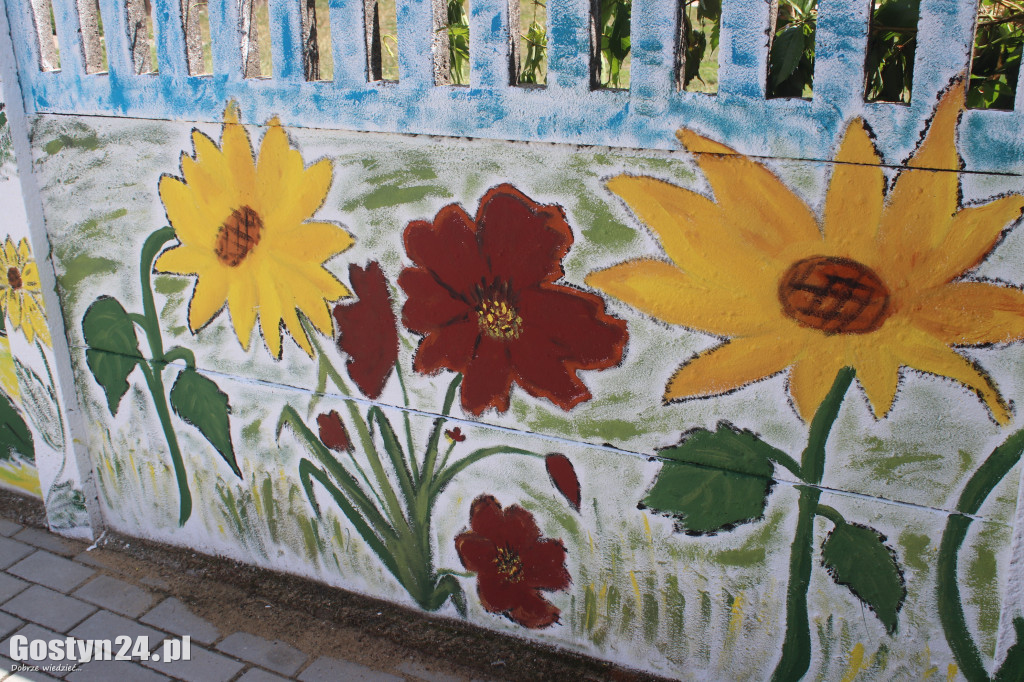 Mural malowany życzliwością w Chumiętkach