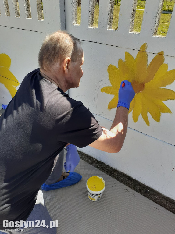 Mural malowany życzliwością w Chumiętkach