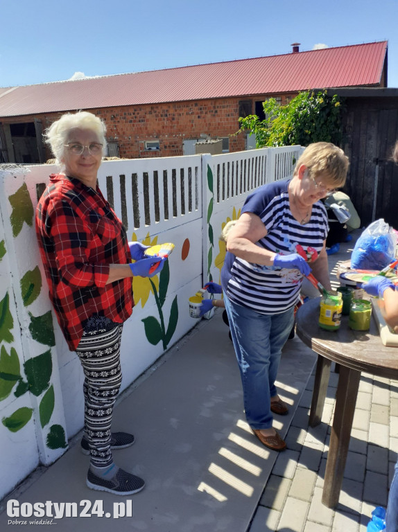 Mural malowany życzliwością w Chumiętkach