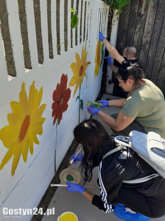 Mural malowany życzliwością w Chumiętkach