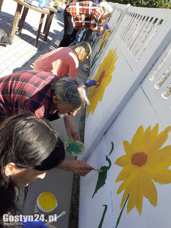 Mural malowany życzliwością w Chumiętkach
