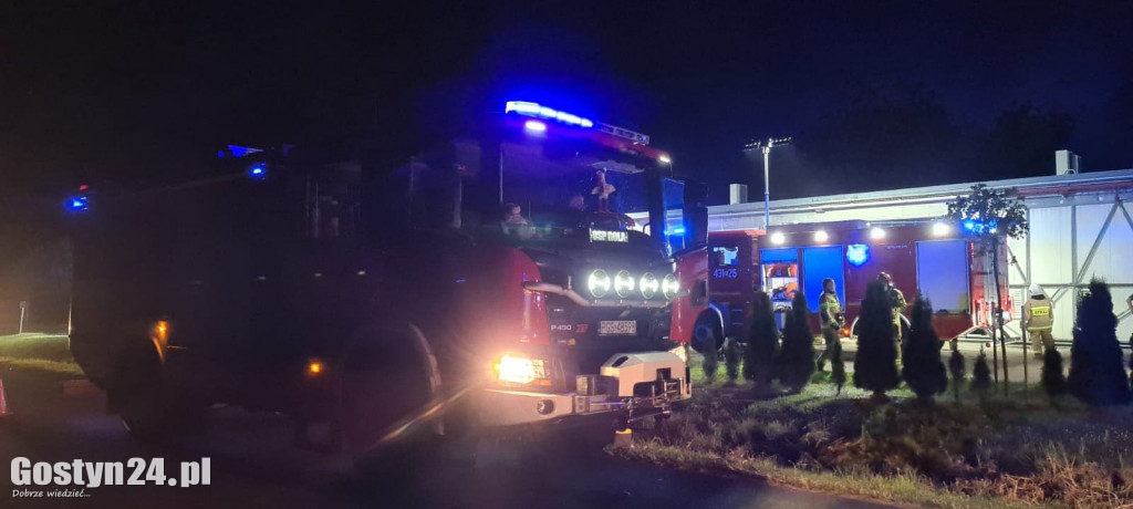 Nocny pożar pieczarkarni w Janiszewie