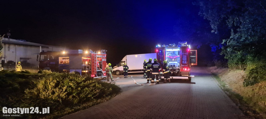Nocny pożar pieczarkarni w Janiszewie