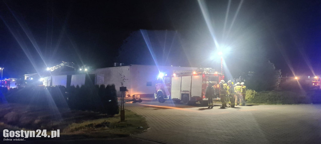 Nocny pożar pieczarkarni w Janiszewie