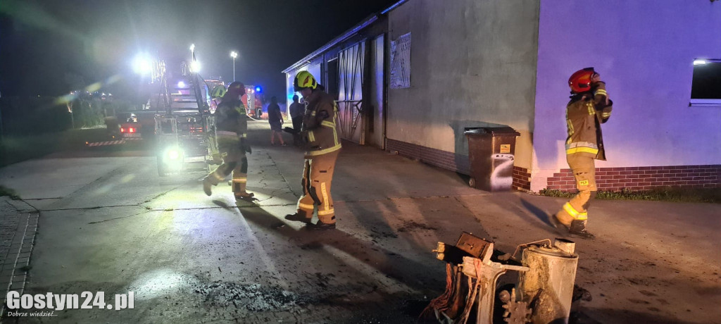 Nocny pożar pieczarkarni w Janiszewie