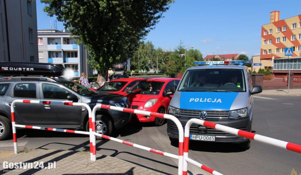 Zderzenie trzech aut na skrzyżowaniu ulic Polnej i Hutnika
