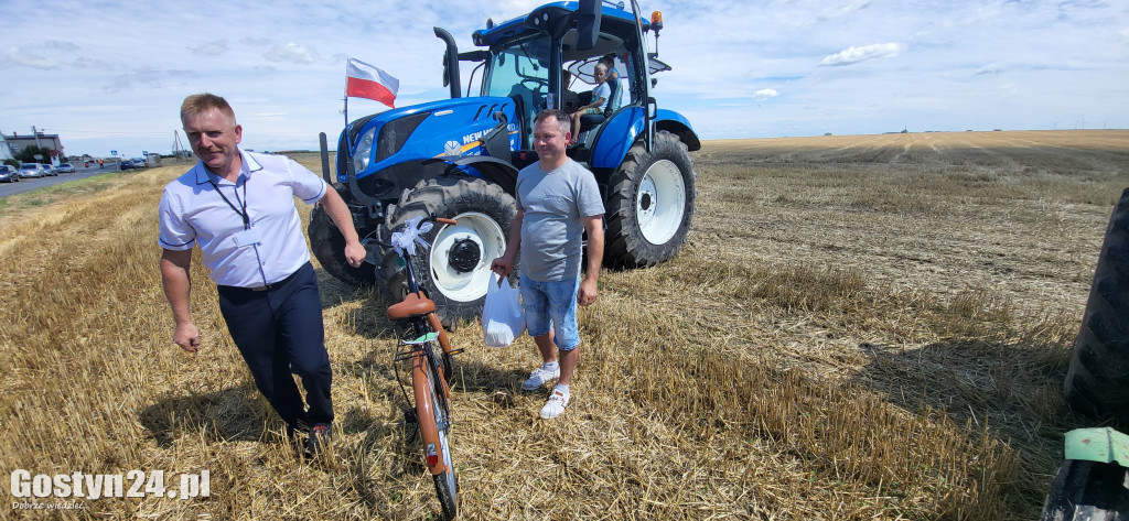 Dożynki, wyścigi wraków i traktorów w Bączylesie
