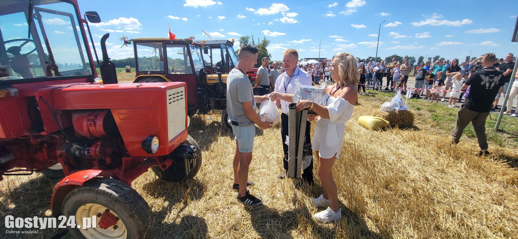 Dożynki, wyścigi wraków i traktorów w Bączylesie