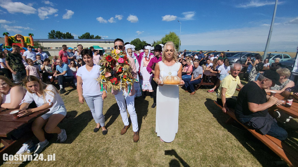 Dożynki, wyścigi wraków i traktorów w Bączylesie