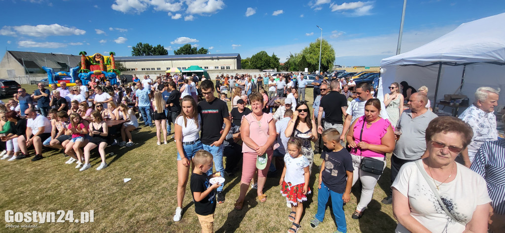 Dożynki, wyścigi wraków i traktorów w Bączylesie