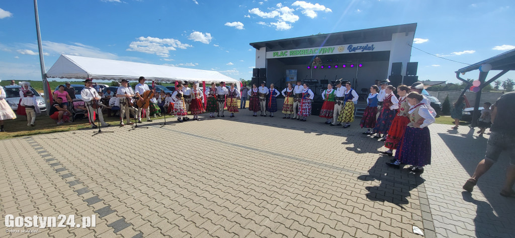 Dożynki, wyścigi wraków i traktorów w Bączylesie