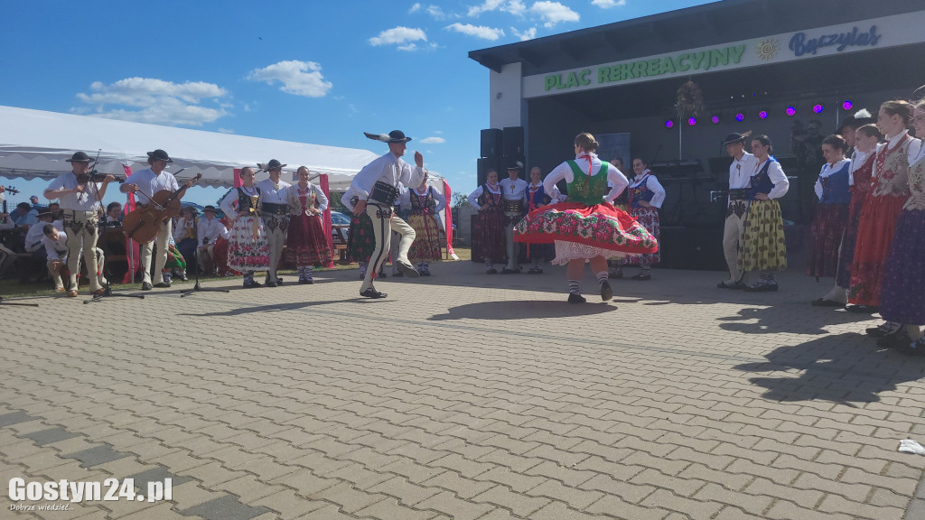 Dożynki, wyścigi wraków i traktorów w Bączylesie