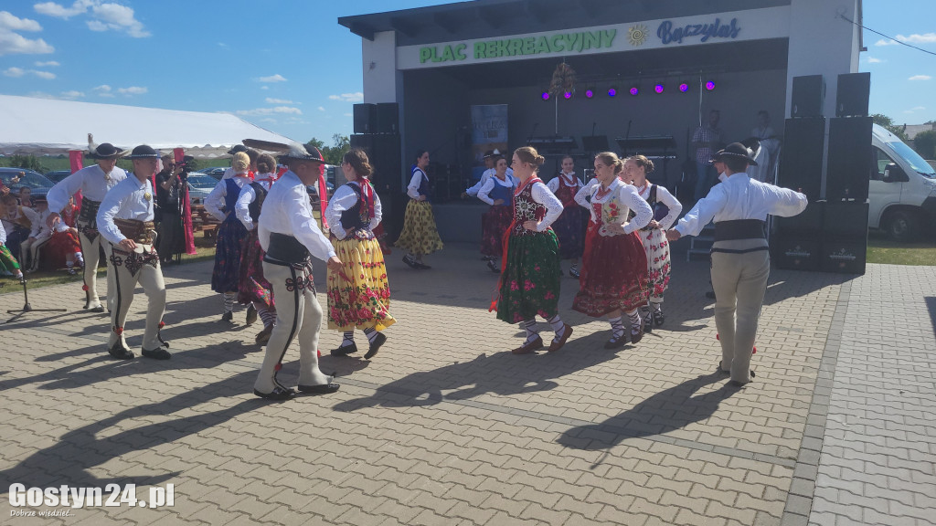 Dożynki, wyścigi wraków i traktorów w Bączylesie