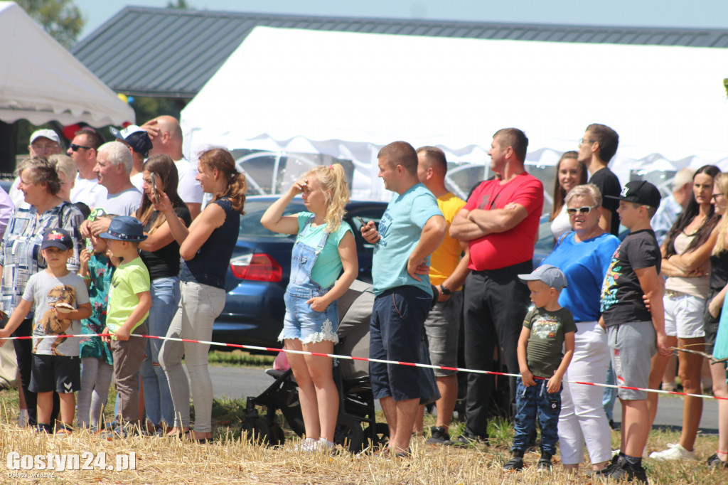 Dożynki, wyścigi wraków i traktorów w Bączylesie