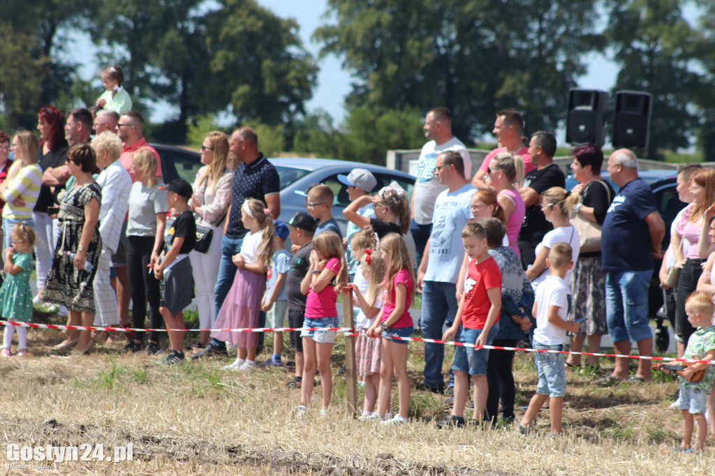 Dożynki, wyścigi wraków i traktorów w Bączylesie