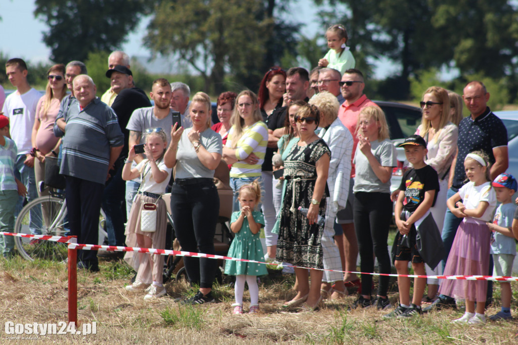 Dożynki, wyścigi wraków i traktorów w Bączylesie