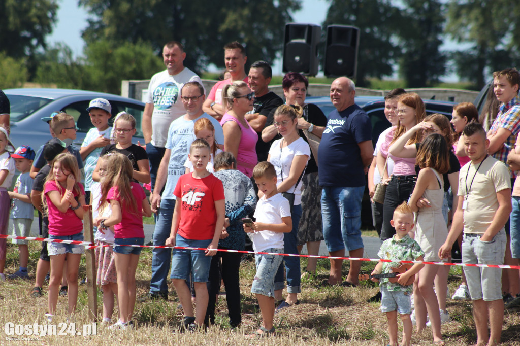 Dożynki, wyścigi wraków i traktorów w Bączylesie