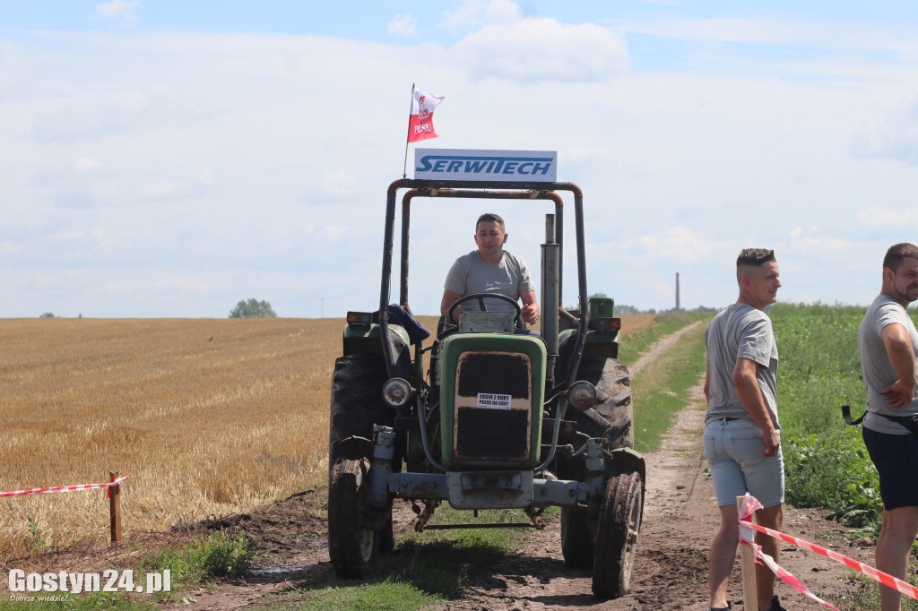 Dożynki, wyścigi wraków i traktorów w Bączylesie