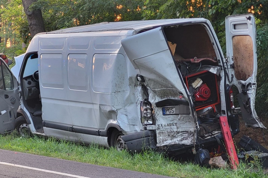 Wypadek na zjeździe w kierunku Pasierb