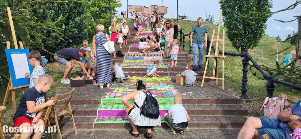 Akcja malowania schodów na Górze Zamkowej w Gostyniu