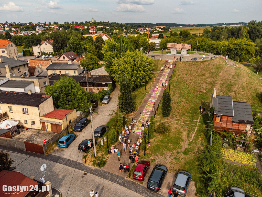 Akcja malowania schodów na Górze Zamkowej w Gostyniu