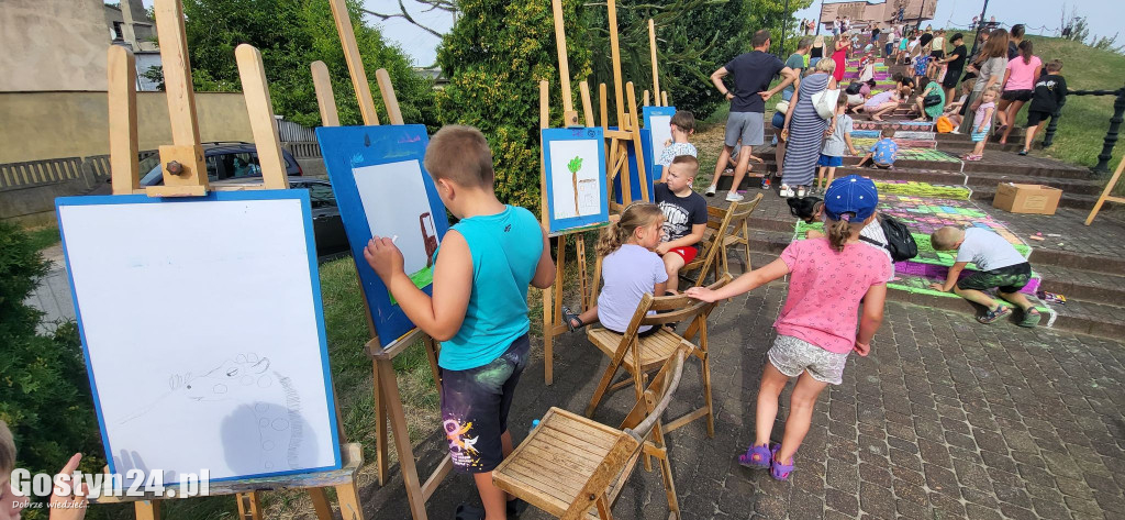 Akcja malowania schodów na Górze Zamkowej w Gostyniu