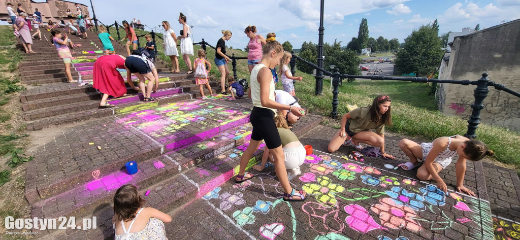 Akcja malowania schodów na Górze Zamkowej w Gostyniu