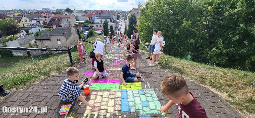 Akcja malowania schodów na Górze Zamkowej w Gostyniu