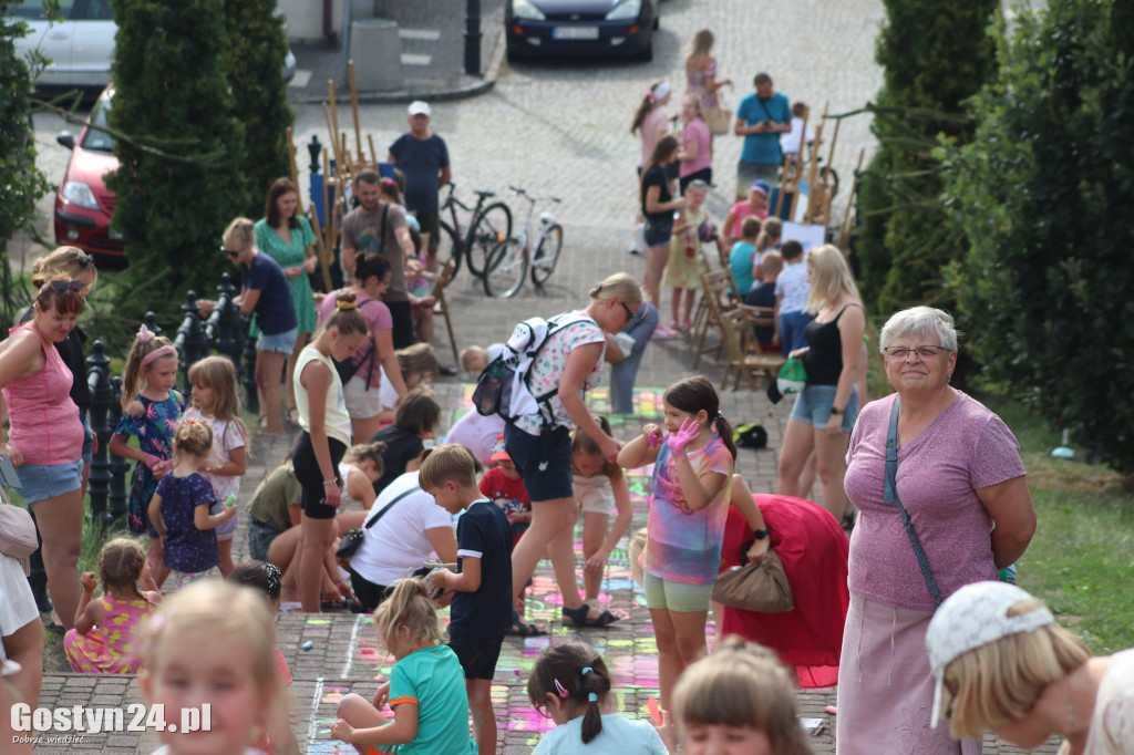 Akcja malowania schodów na Górze Zamkowej w Gostyniu