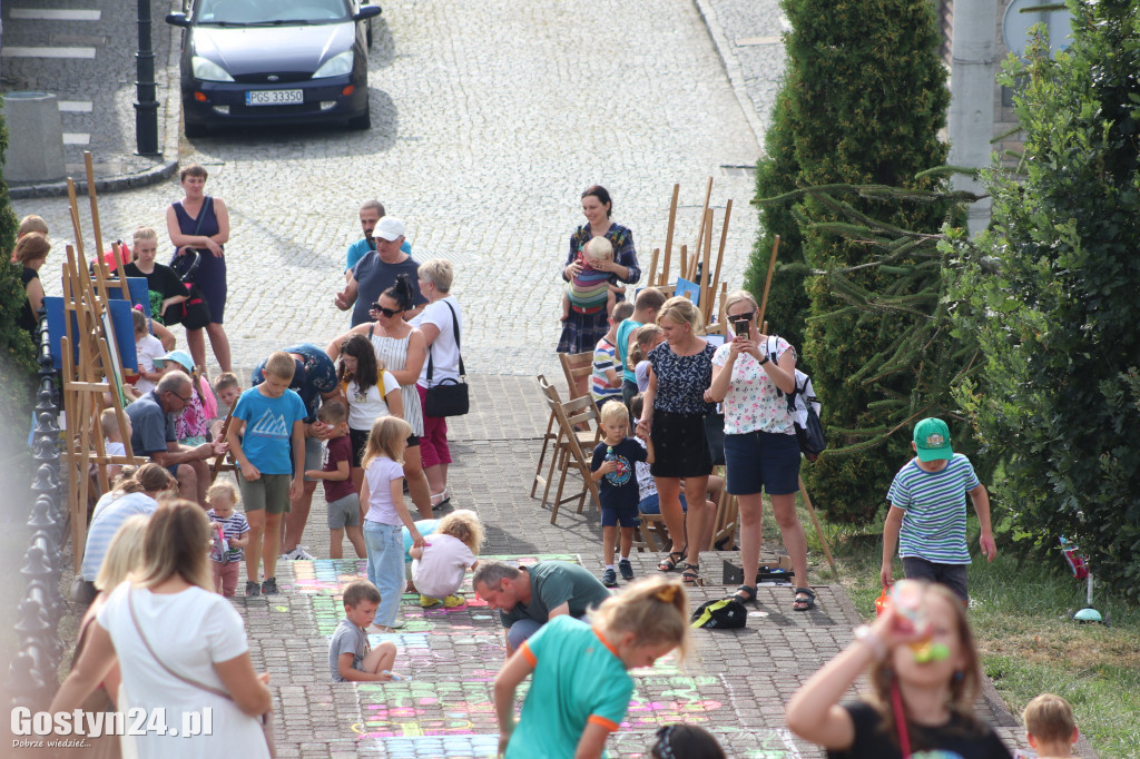 Akcja malowania schodów na Górze Zamkowej w Gostyniu