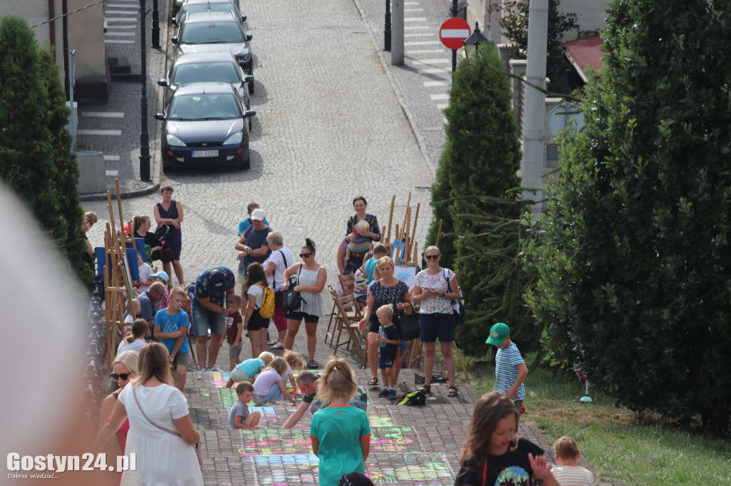 Akcja malowania schodów na Górze Zamkowej w Gostyniu