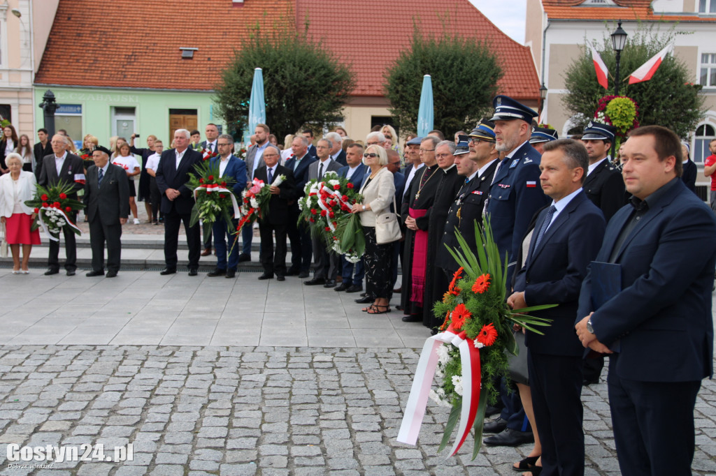 Obchody wybuchu II wojny światowej na rynku w Gostyniu
