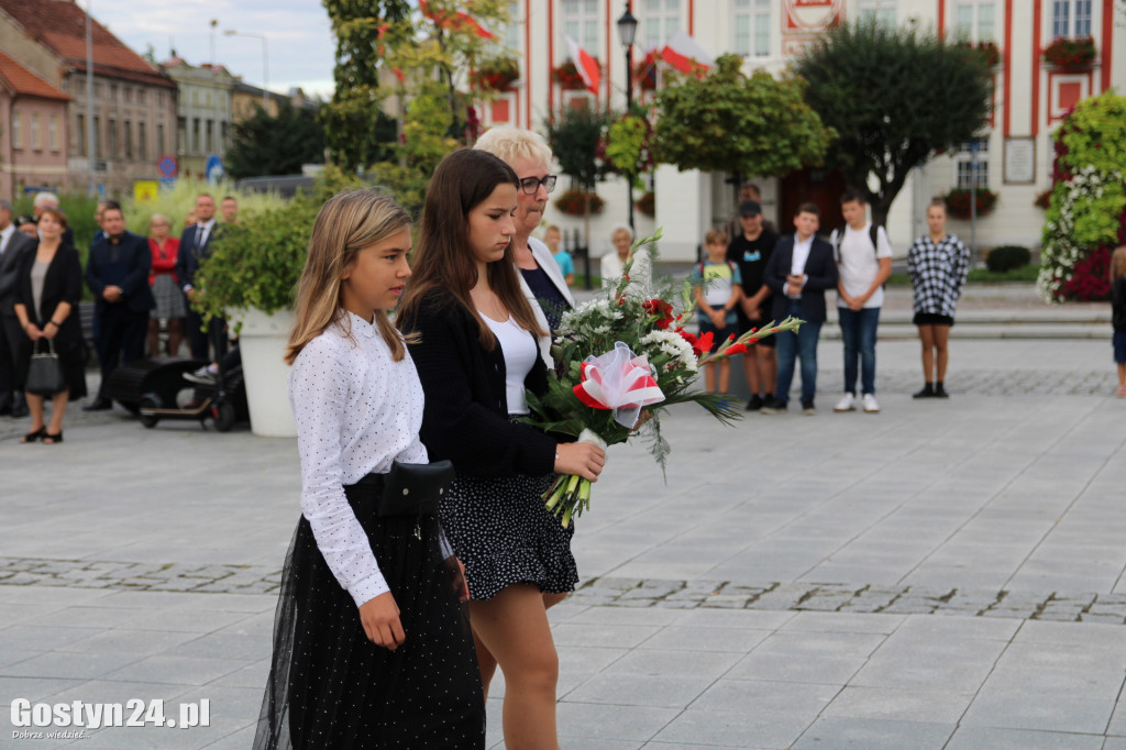 Obchody wybuchu II wojny światowej na rynku w Gostyniu