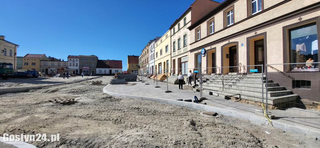 Spotkanie władz gminy z przedsiębiorcami na rynku w Krobi