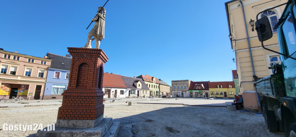 Spotkanie władz gminy z przedsiębiorcami na rynku w Krobi