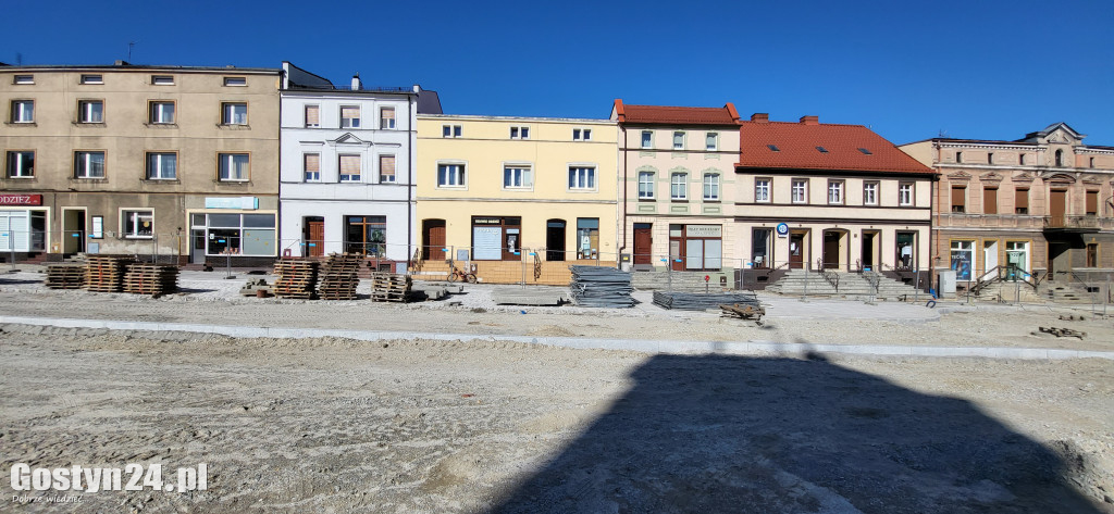 Spotkanie władz gminy z przedsiębiorcami na rynku w Krobi