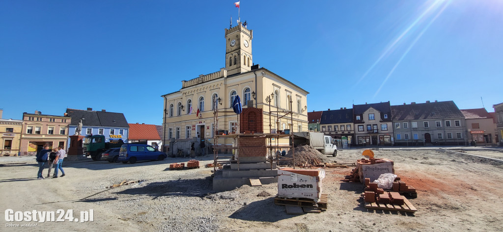 Spotkanie władz gminy z przedsiębiorcami na rynku w Krobi