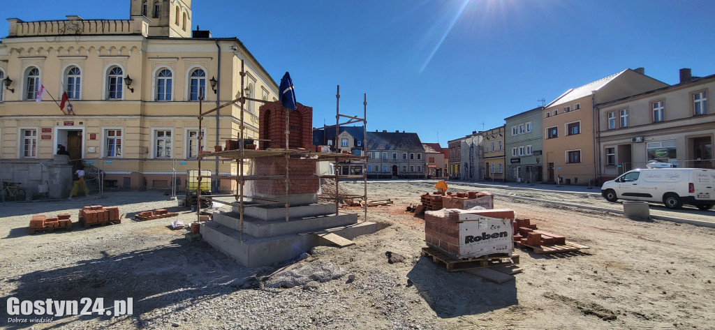 Spotkanie władz gminy z przedsiębiorcami na rynku w Krobi