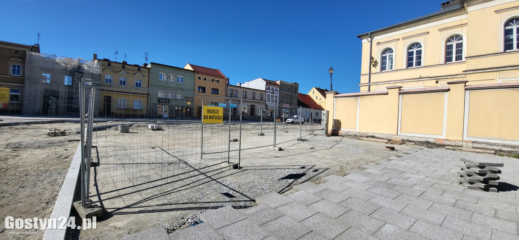 Spotkanie władz gminy z przedsiębiorcami na rynku w Krobi
