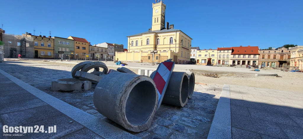 Spotkanie władz gminy z przedsiębiorcami na rynku w Krobi