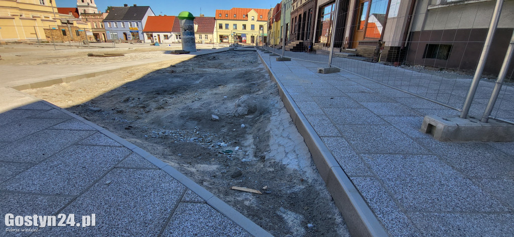 Spotkanie władz gminy z przedsiębiorcami na rynku w Krobi