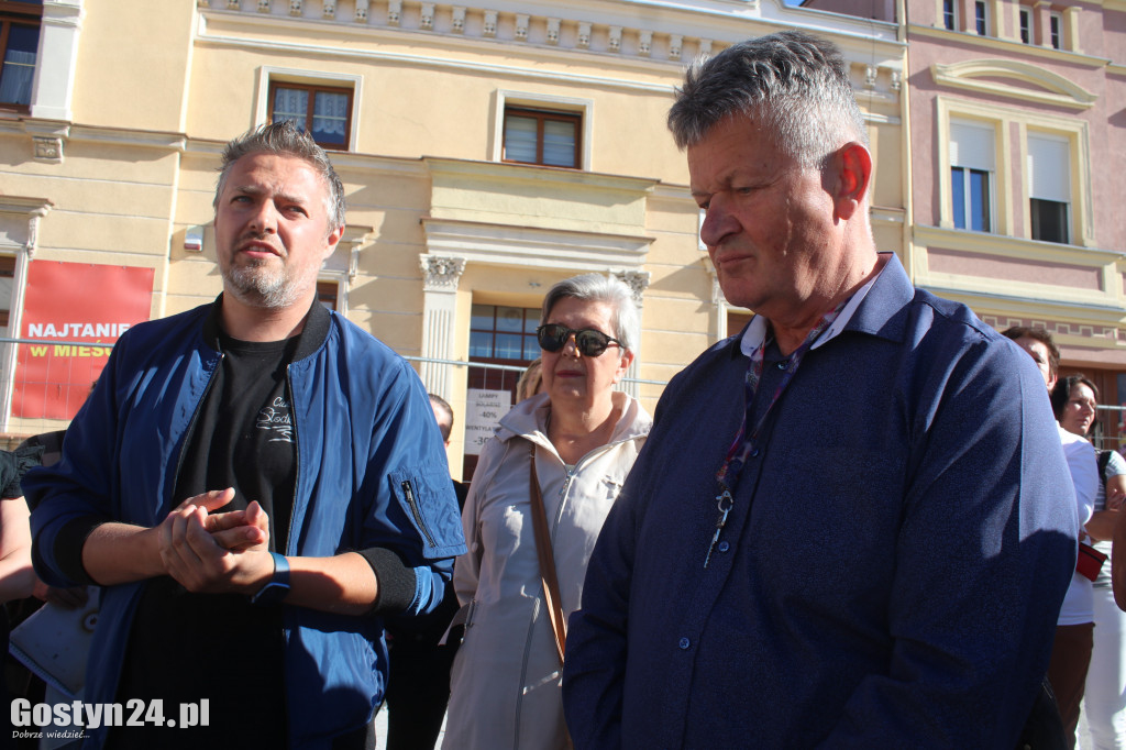 Spotkanie władz gminy z przedsiębiorcami na rynku w Krobi