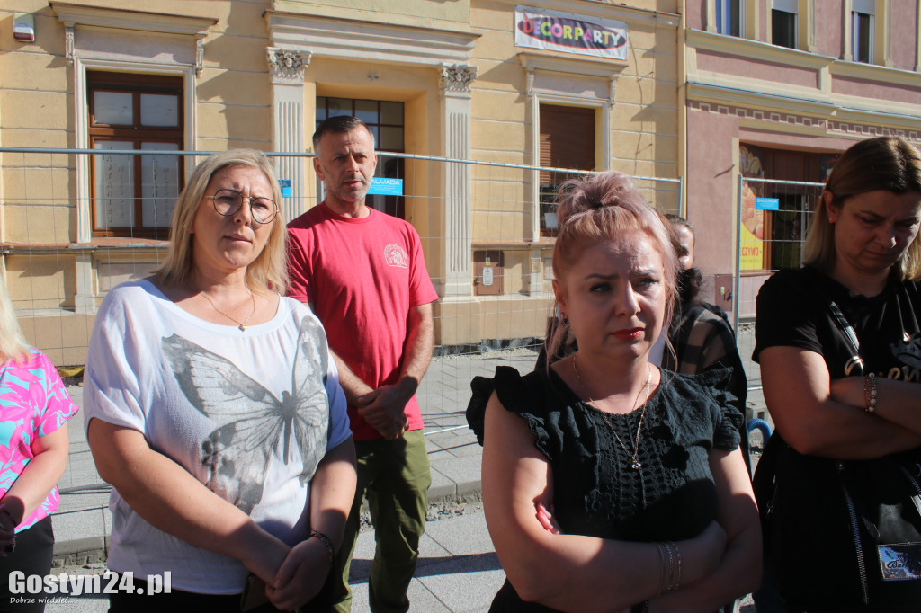Spotkanie władz gminy z przedsiębiorcami na rynku w Krobi