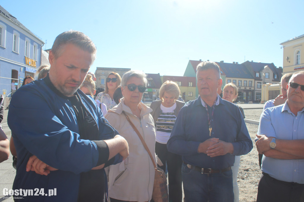 Spotkanie władz gminy z przedsiębiorcami na rynku w Krobi