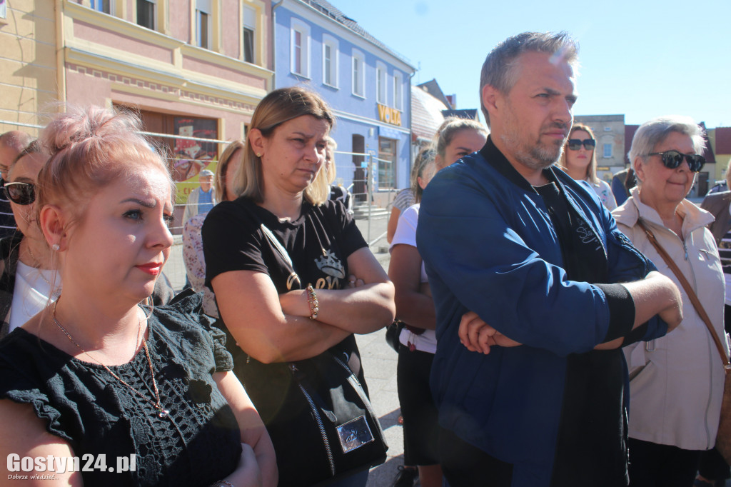 Spotkanie władz gminy z przedsiębiorcami na rynku w Krobi