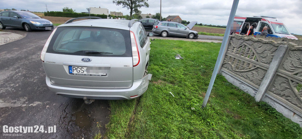 Zderzenie dwóch osobówek w Wycisłowie