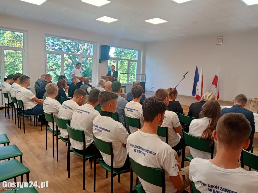 15 mechatroników z ZSZ Gostyń otrzymało certyfikaty